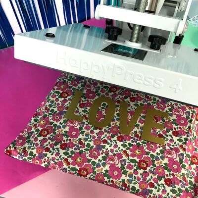 love cushion being pressed.jpg Thumbnail